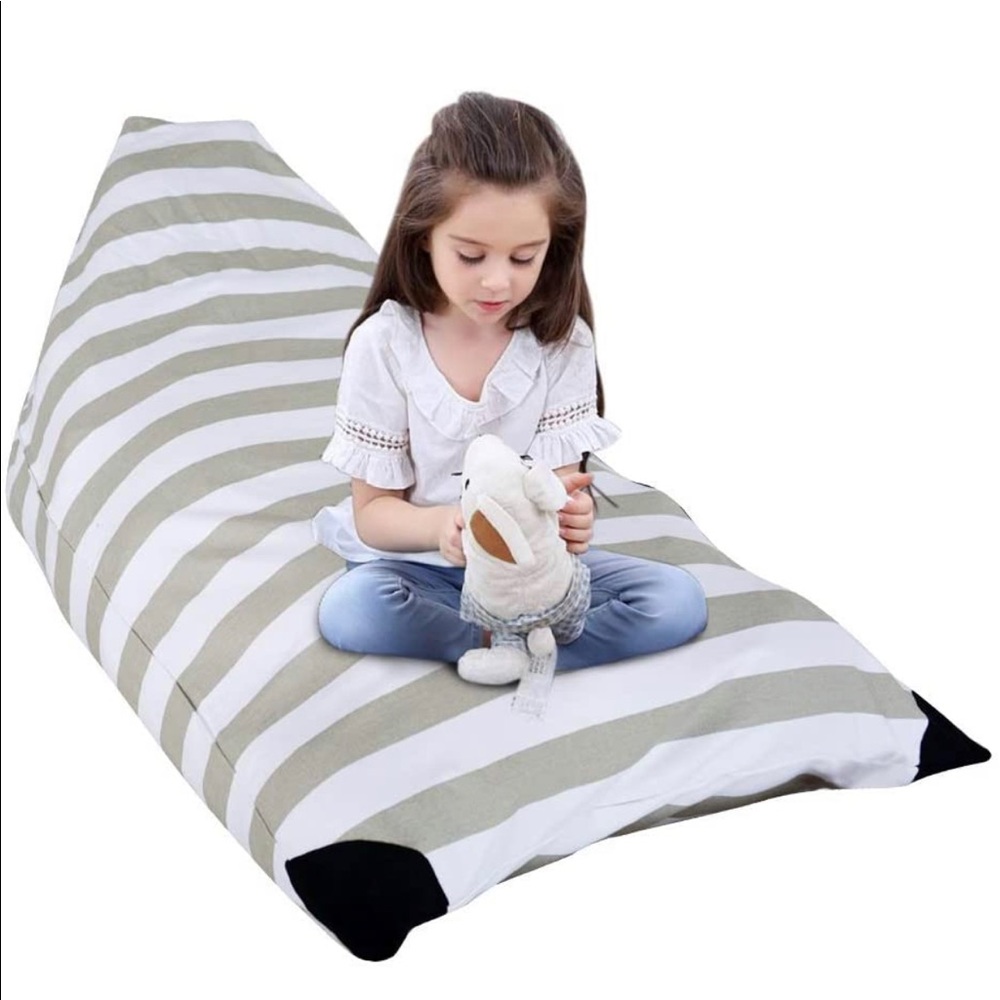 Fun stowaway chair for stuffed animals